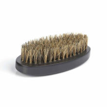 Barbe de brosse à cheveux noire à chaud